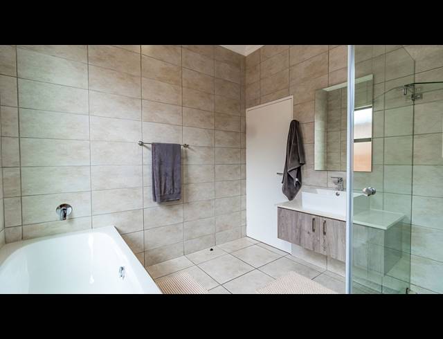 3 BEDROOM SIMPLEX FOR SALE IN SILVER LAKES